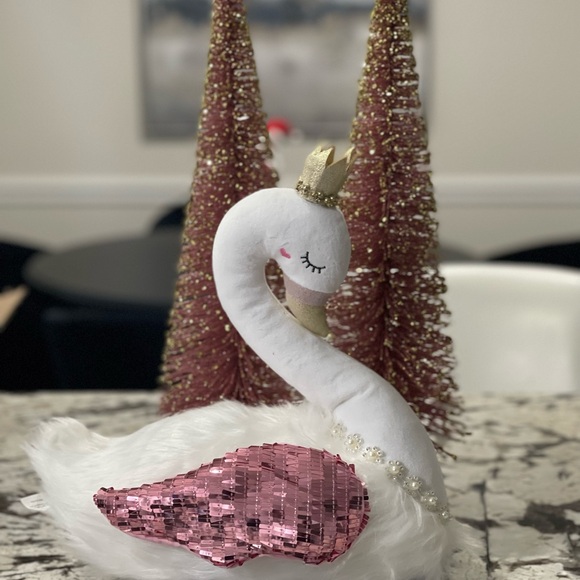Christmas Winter Swan Pink and Faux fair plush/pillow w/Crown NWT Nicole Miller - Picture 2 of 5